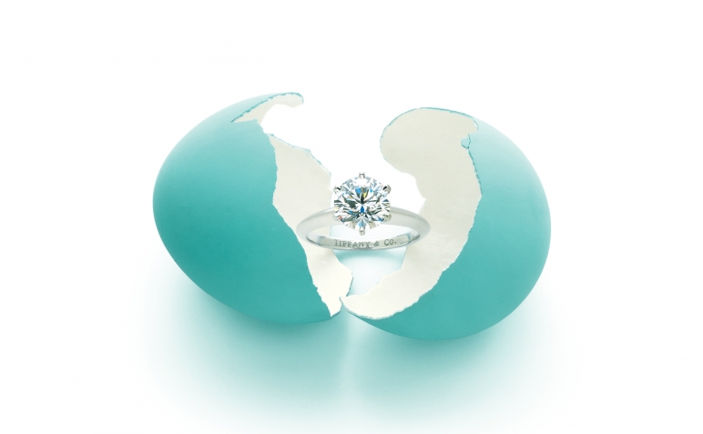 Tiffany-&-Co.-蒂芙尼The-Tiffany&reg;-Setting蒂芙尼六爪镶嵌订婚钻戒&Tiffany-Blue&reg;蒂芙尼蓝.jpg