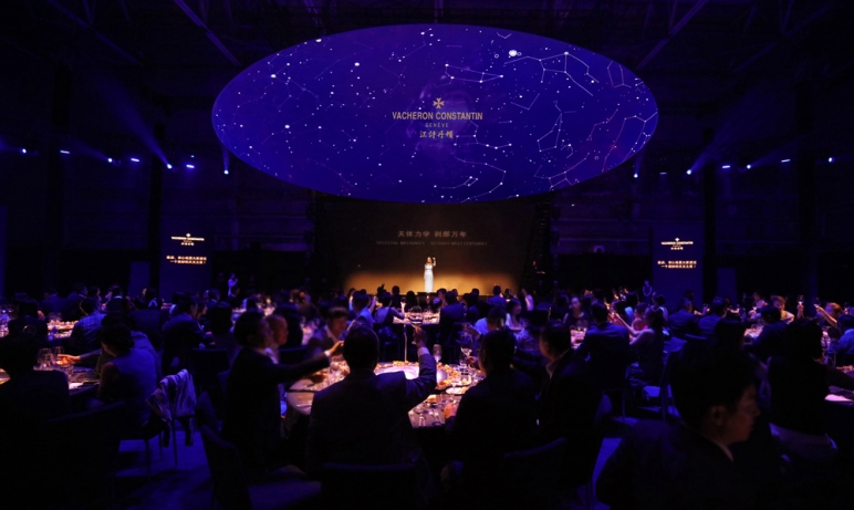 10.-江诗丹顿中国区行政总裁宋霭伦女士与到场贵宾共襄江诗丹顿&ldquo;天体力学-刹那万年&rdquo;贵宾尊享天文之夜晚宴.jpg