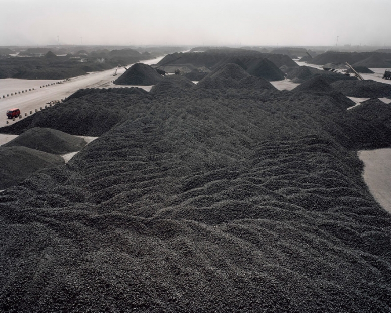 Edward-Burtynsky-Bao-Steel-10-Tianjin-China-2005-880x704.jpg