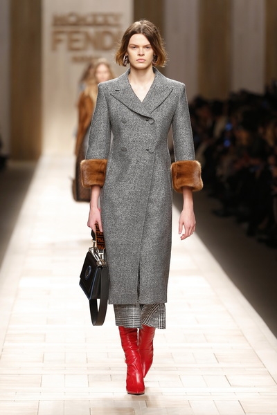 01_FENDI_DONNA_AW_17_18_调整大小.JPG