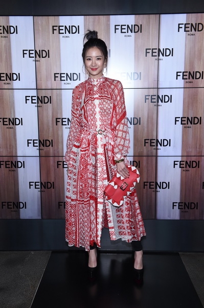 Amber An @ FENDI WFW 2017-18 Fashion Show_调整大小.JPG